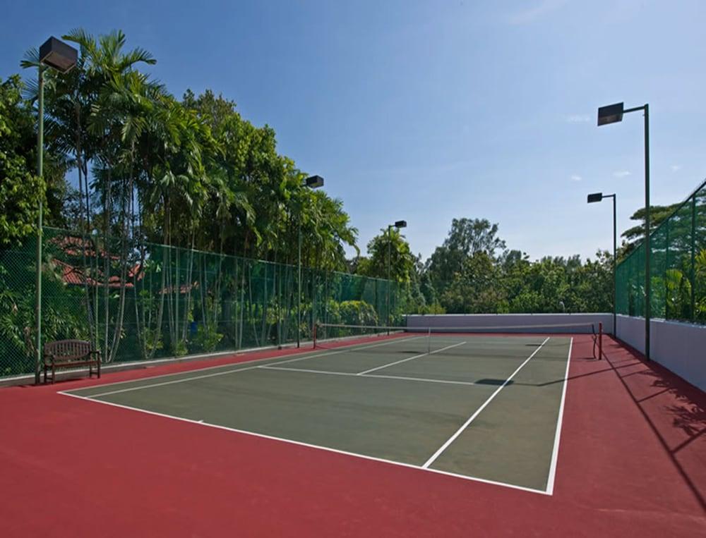 Royale Chulan Seremban Buitenkant foto Tennis court