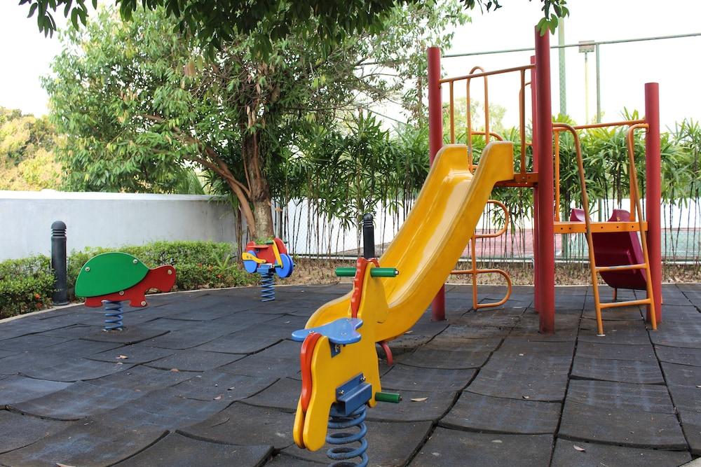 Royale Chulan Seremban Buitenkant foto Playground
