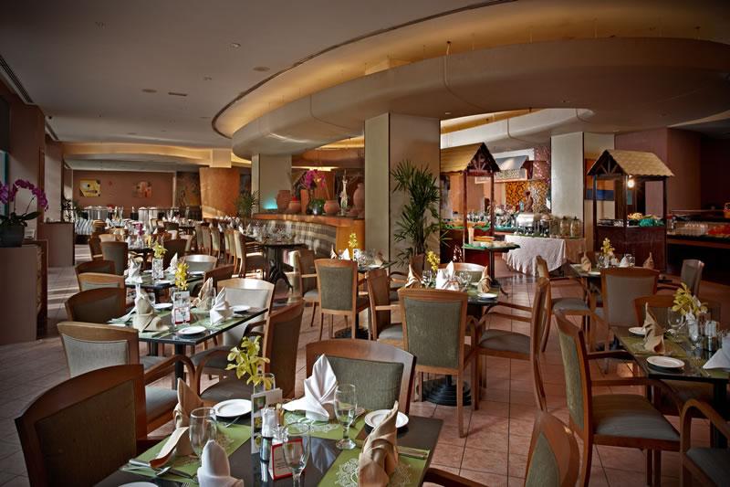 Royale Chulan Seremban Buitenkant foto The restaurant