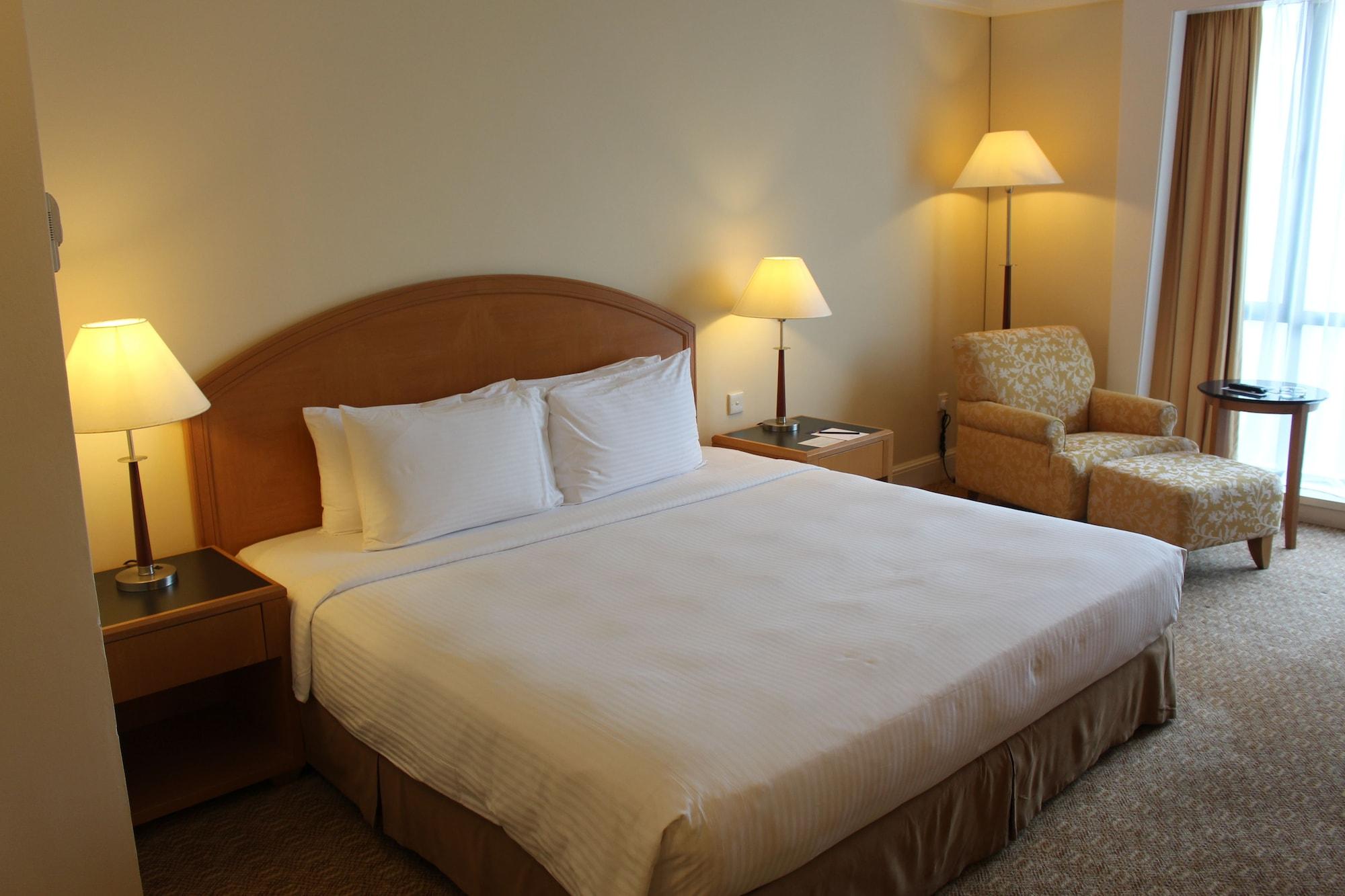 Royale Chulan Seremban Buitenkant foto A bedroom
