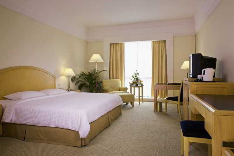 Royale Chulan Seremban Buitenkant foto A room at the hotel