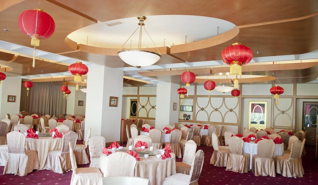 Royale Chulan Seremban Buitenkant foto The interior of the restaurant