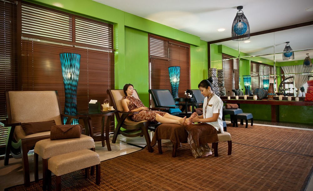 Royale Chulan Seremban Buitenkant foto A foot spa in Bangkok, Thailand