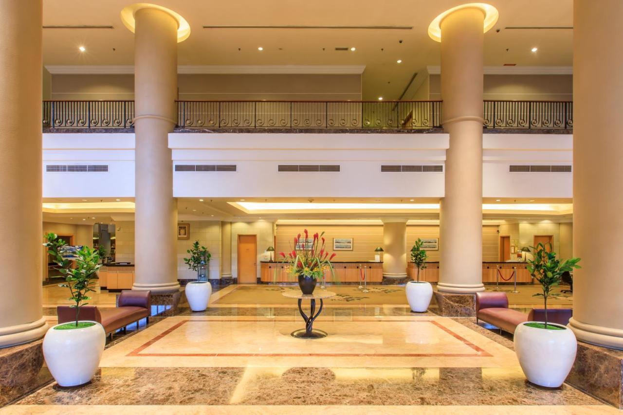 Royale Chulan Seremban Buitenkant foto Lobby